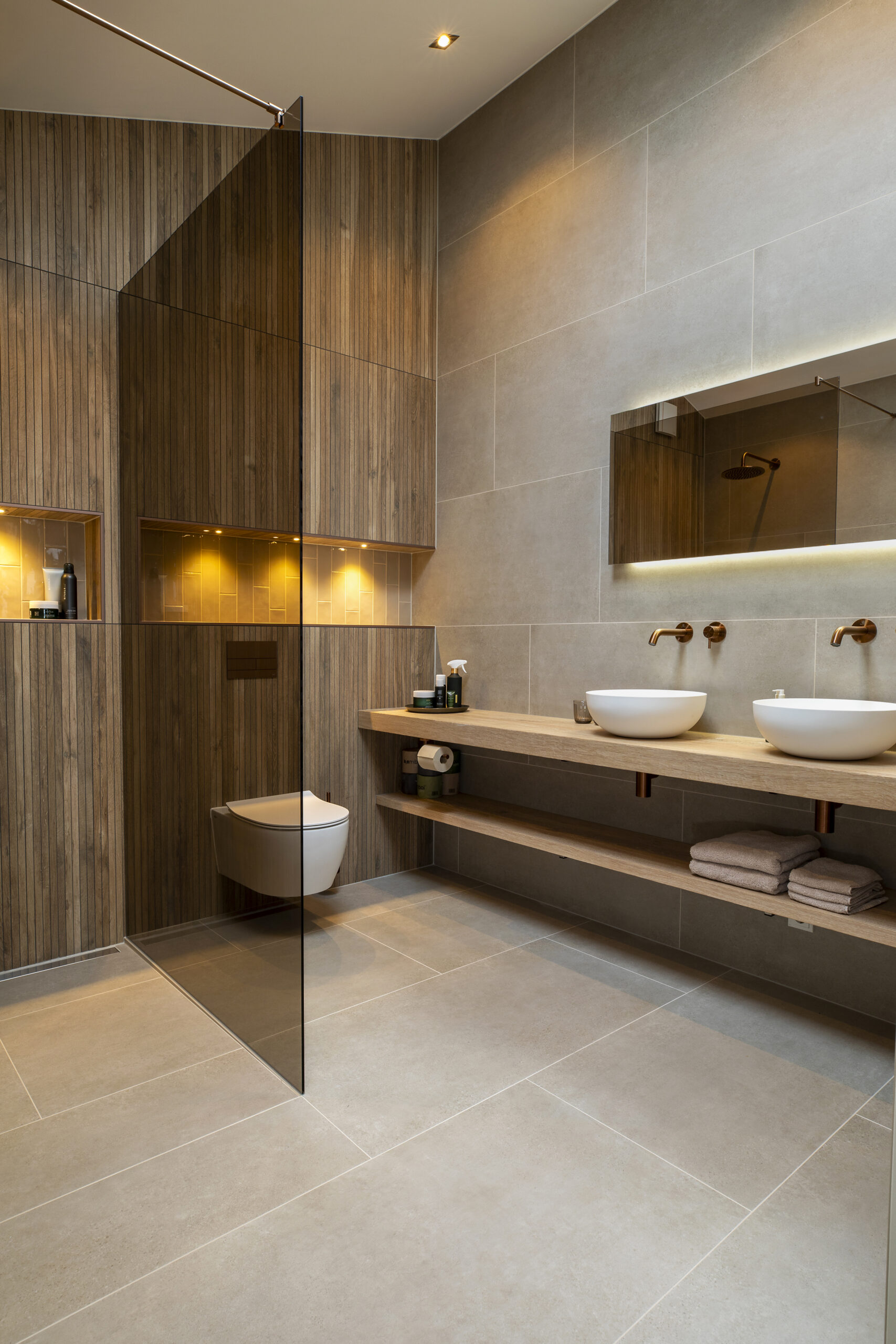 Eigentijdse badkamers in Paterswolde