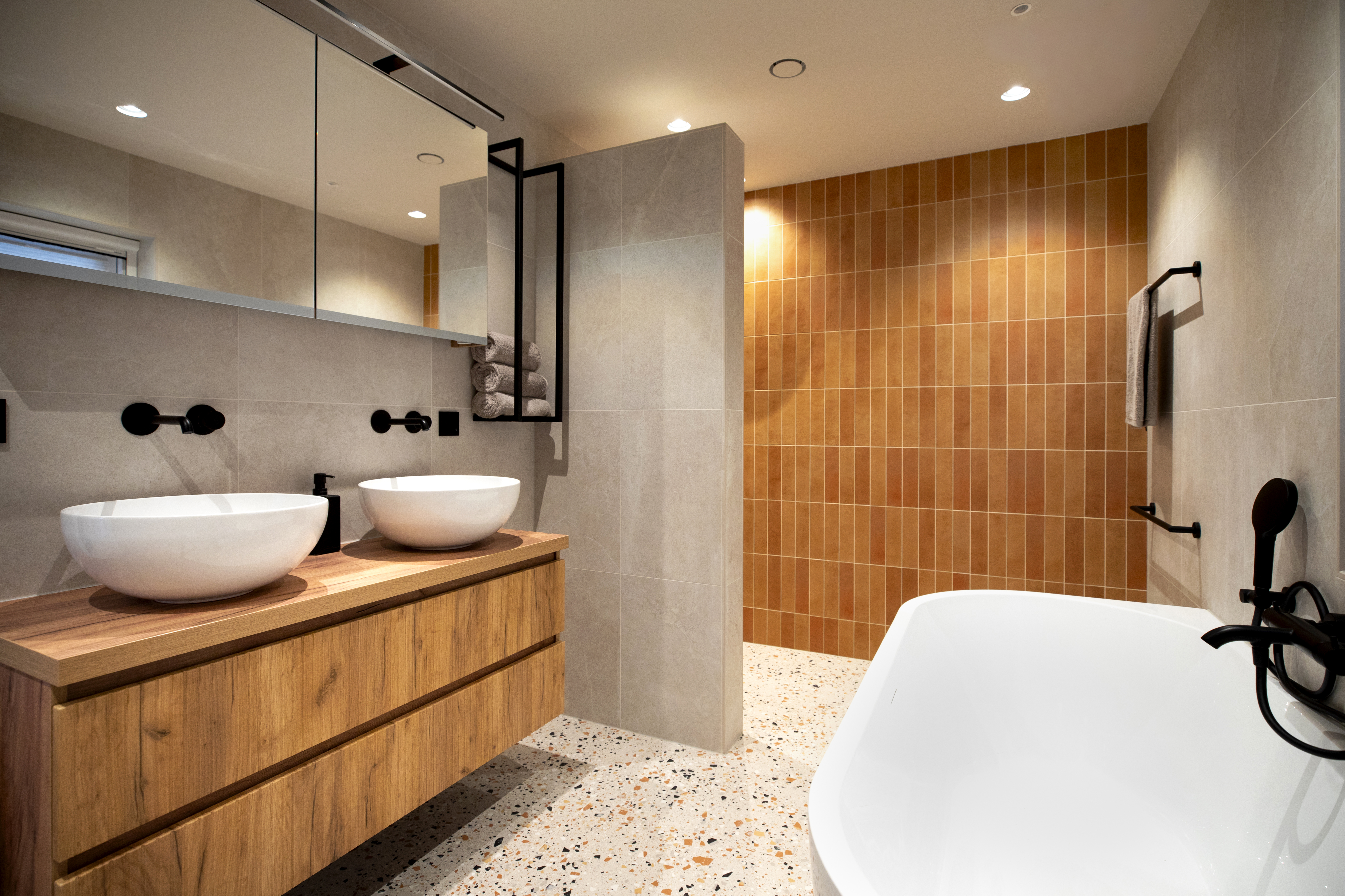 modern & speels
