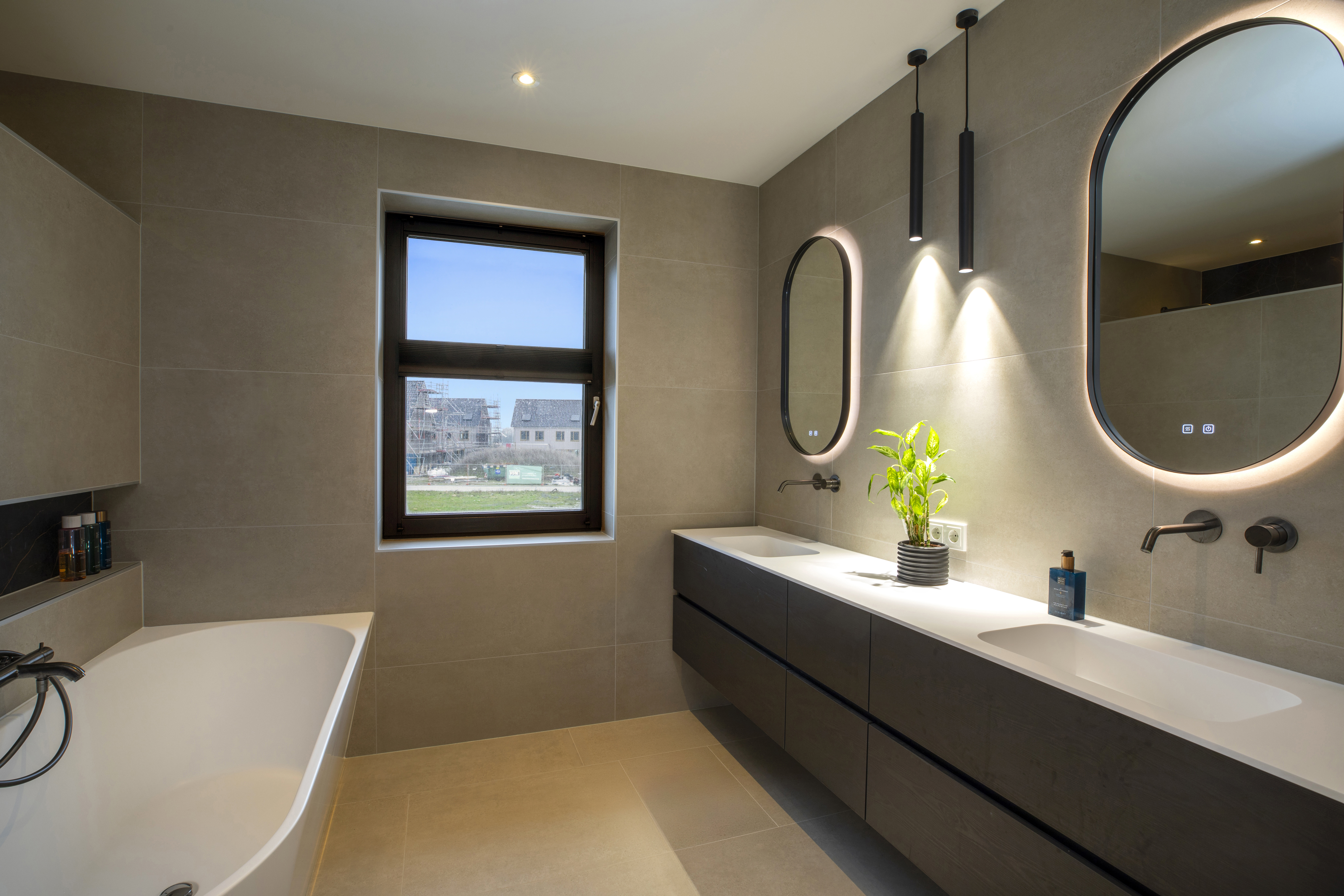moderne luxe badkamer in Goutum